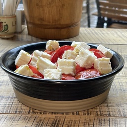 [salata de rosii cu branza] Salată de pătlăgele roșii cu brânză