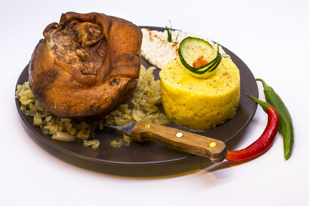 [ciolan pe varza] Smoked pork knuckle with stewed cabbage - 850g